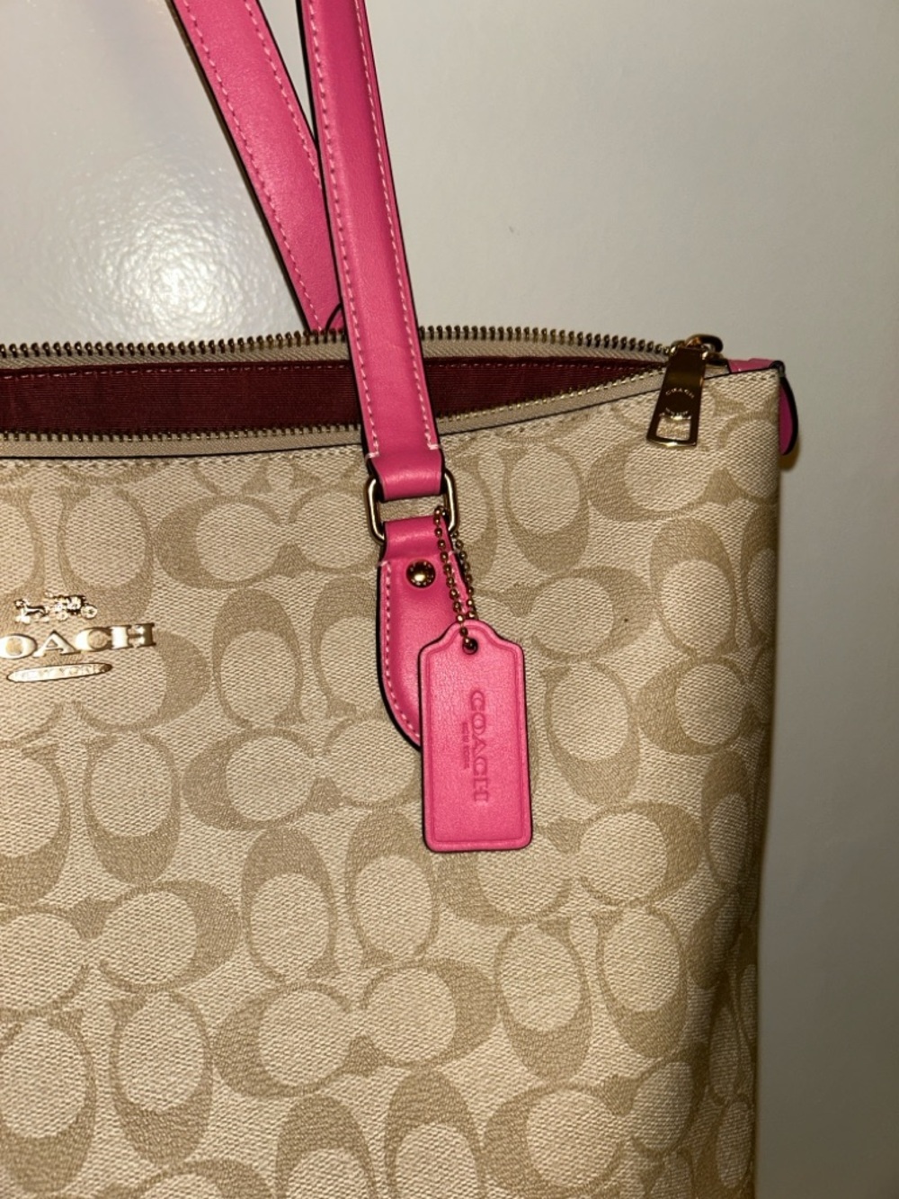 Coach Gallery Tote In Signature Canvas. NWOT - Picture 2 of 9